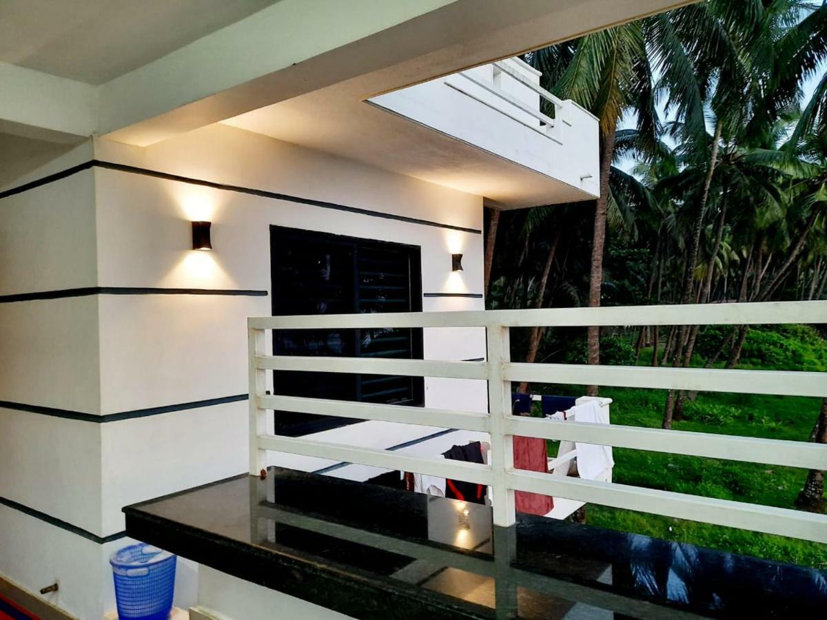 Corniche Beach Resort Mulappilangād Exterior foto